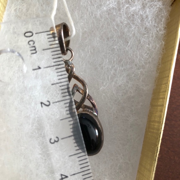 Black stone pendant NWOT - Picture 2 of 3